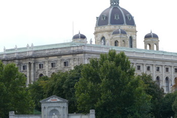 Rund um die Ringstrasse findet man prachtvolle Bauten die aussehen, also wären sie eben erst gebaut worden