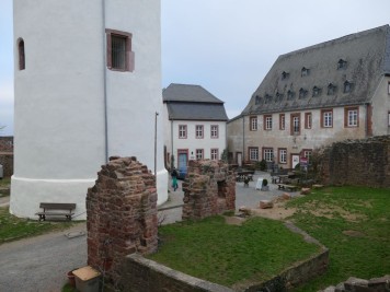 Ruinen im Nebel – Die Veste Otzberg im Odenwald