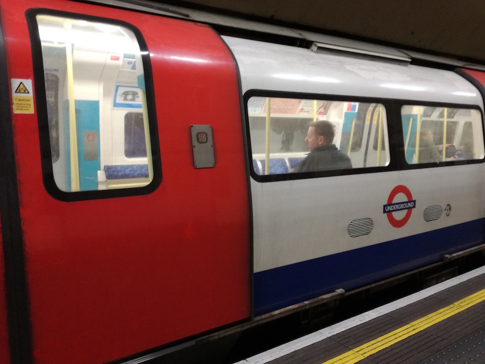 u-bahn zug in london