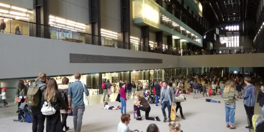 tate modern eingangshalle